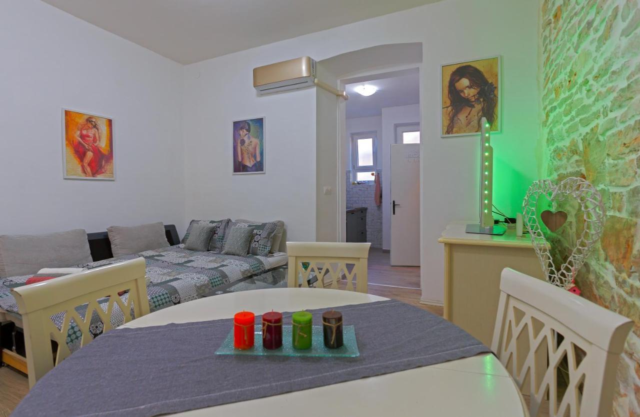 Rich Apartment Pula Exterior foto